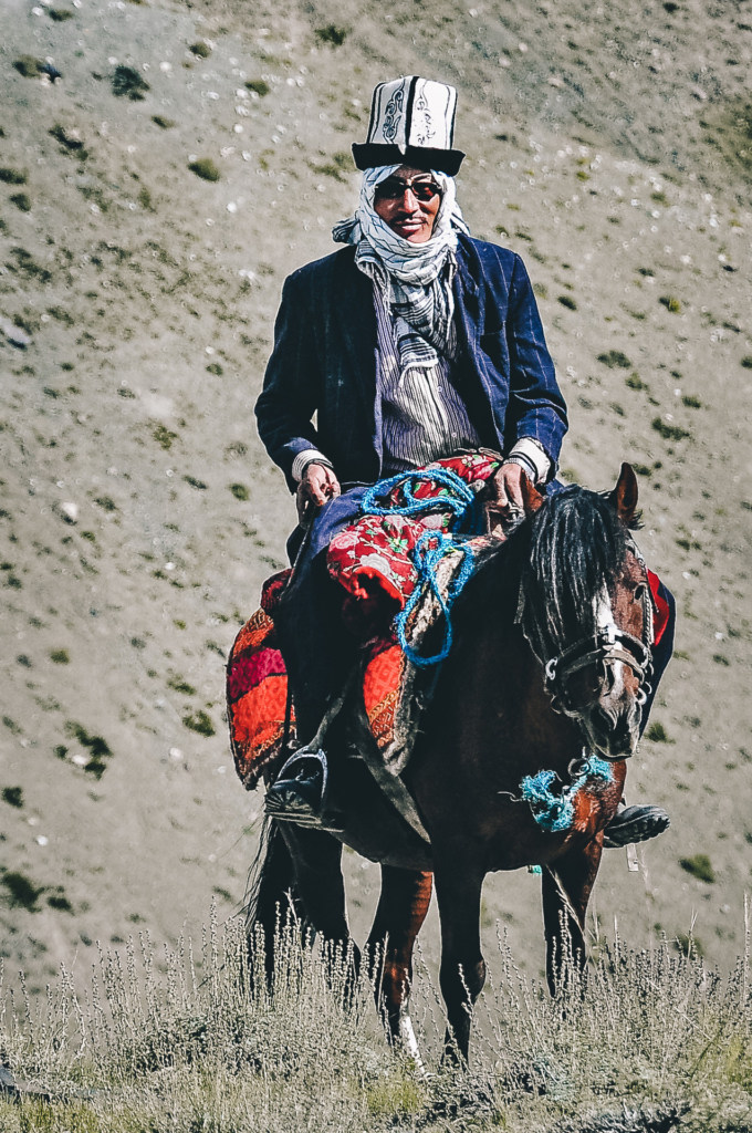 Kirgijski koczownik w Dolinie Wahanu