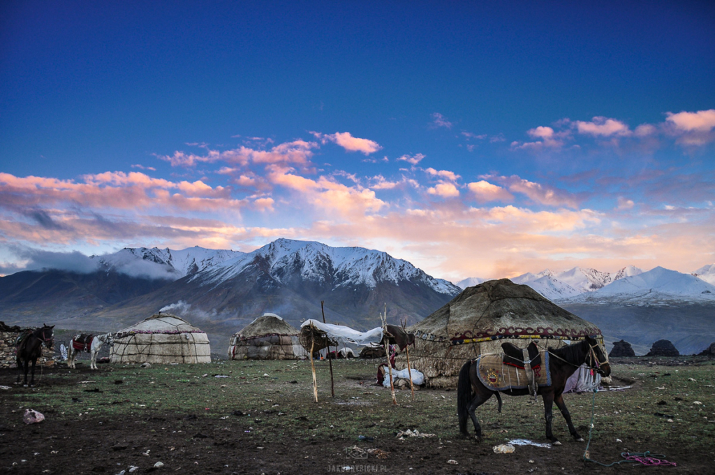 Osada kirgiskich koczowników do Dolinie Wahańskiej