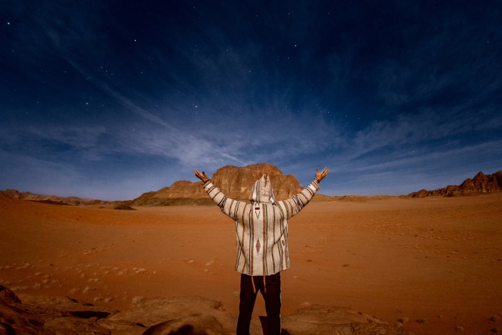Noc na pustyni Wadi Rum